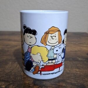 Peanuts Gang Mug/Holder Featuring Snoopy/Charlie Brown/Lucy New.